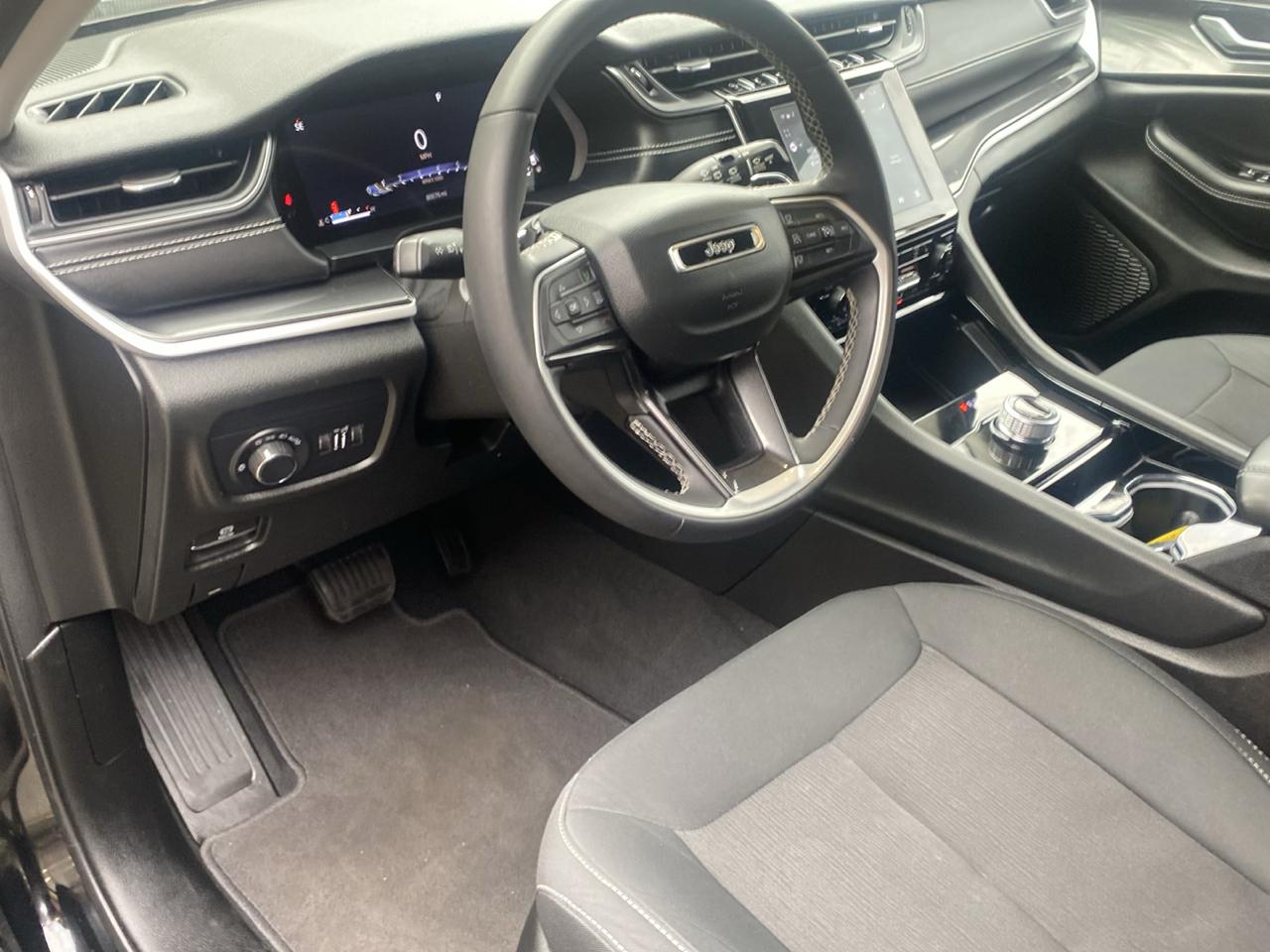 Jeep Grand Cherokee L Laredo 4WD 2023