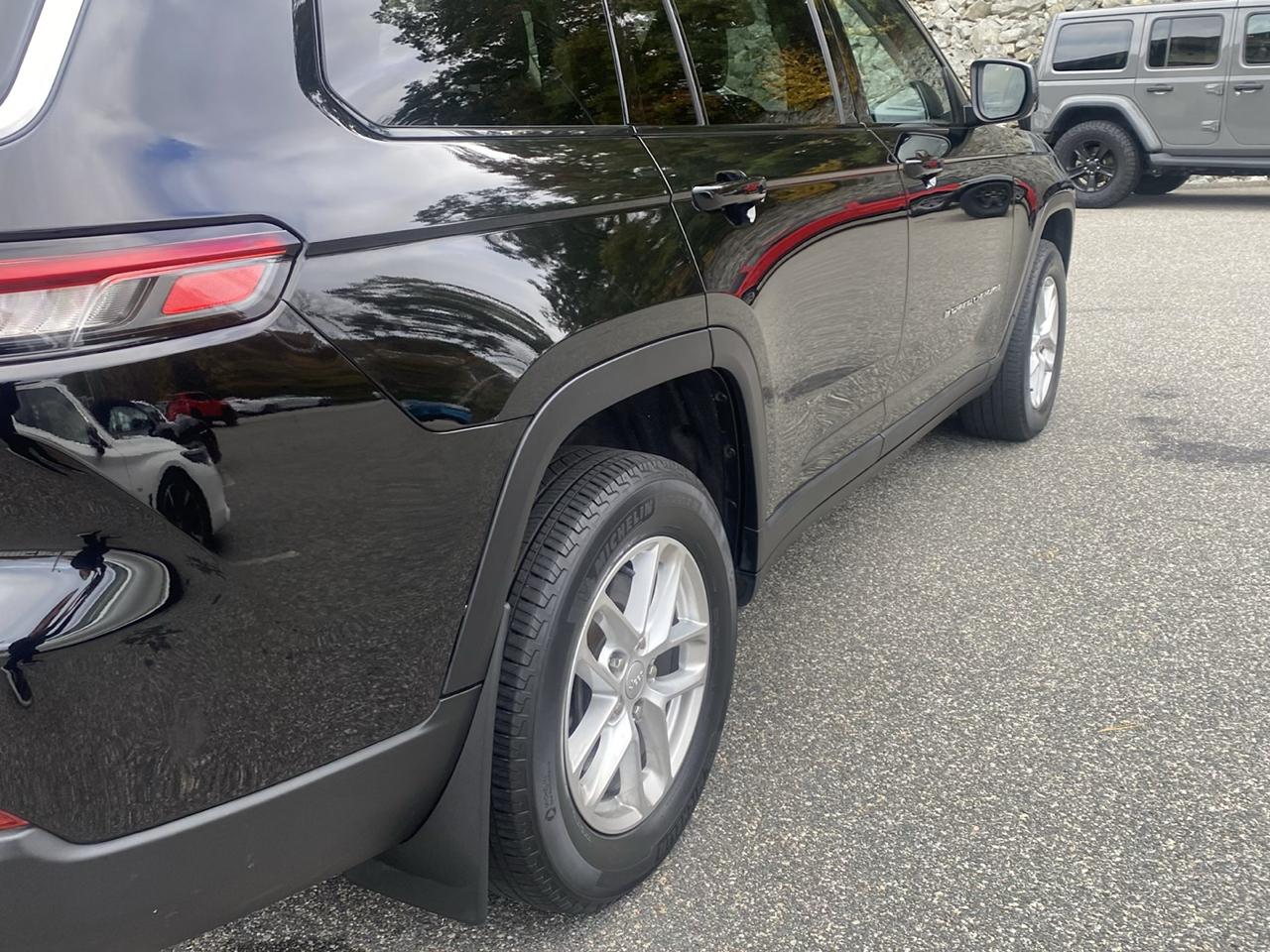 Jeep Grand Cherokee L Laredo 4WD 2023