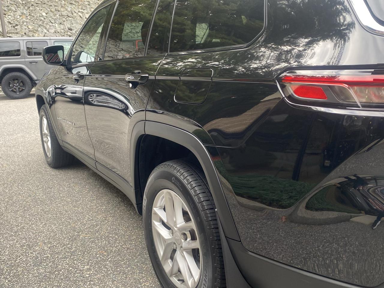 Jeep Grand Cherokee L Laredo 4WD 2023