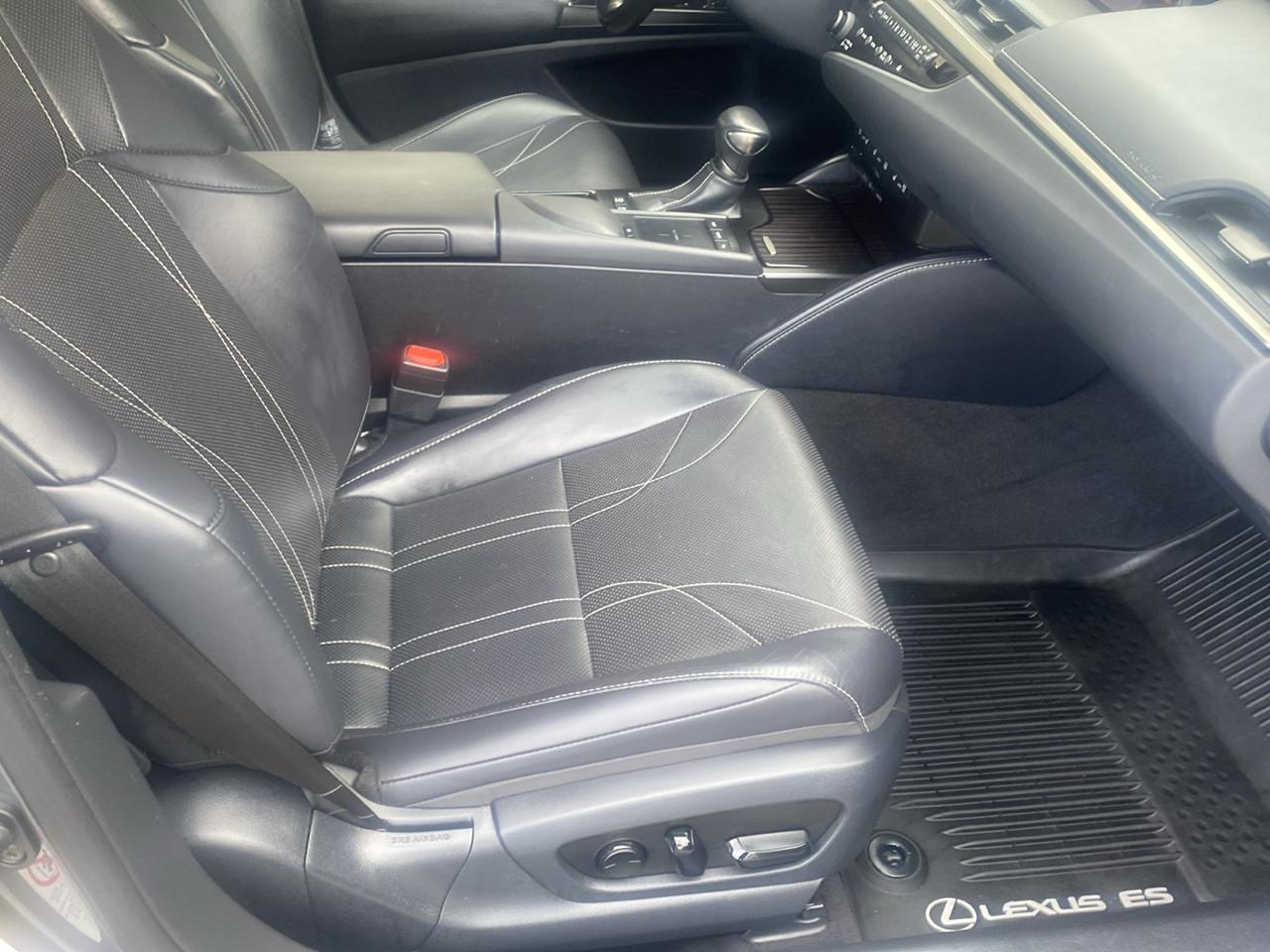 Lexus ES 300h Luxury 2019