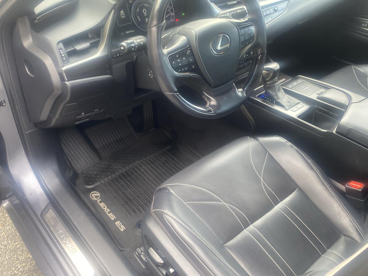 Lexus ES 300h Luxury 2019