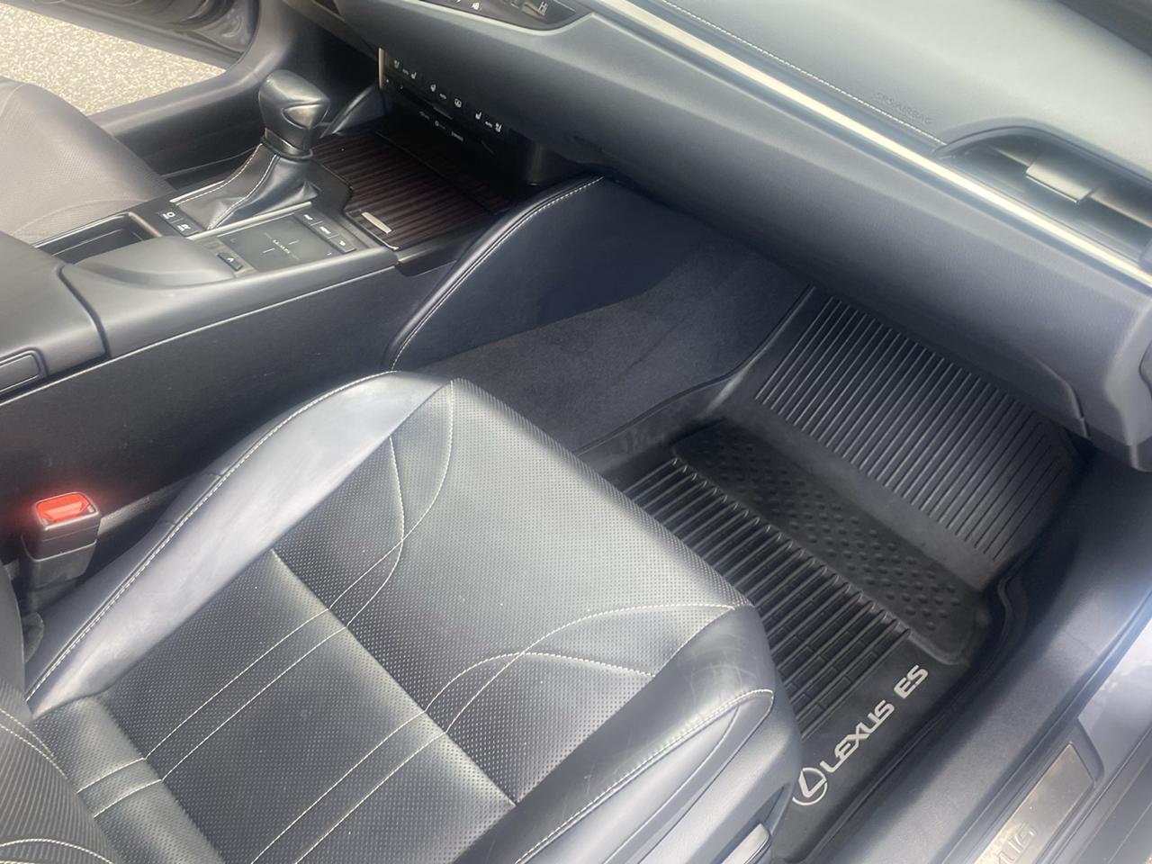 Lexus ES 300h Luxury 2019