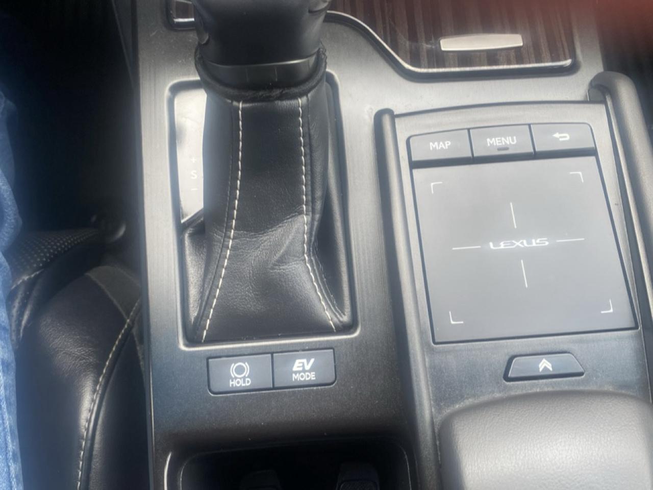 Lexus ES 300h Luxury 2019