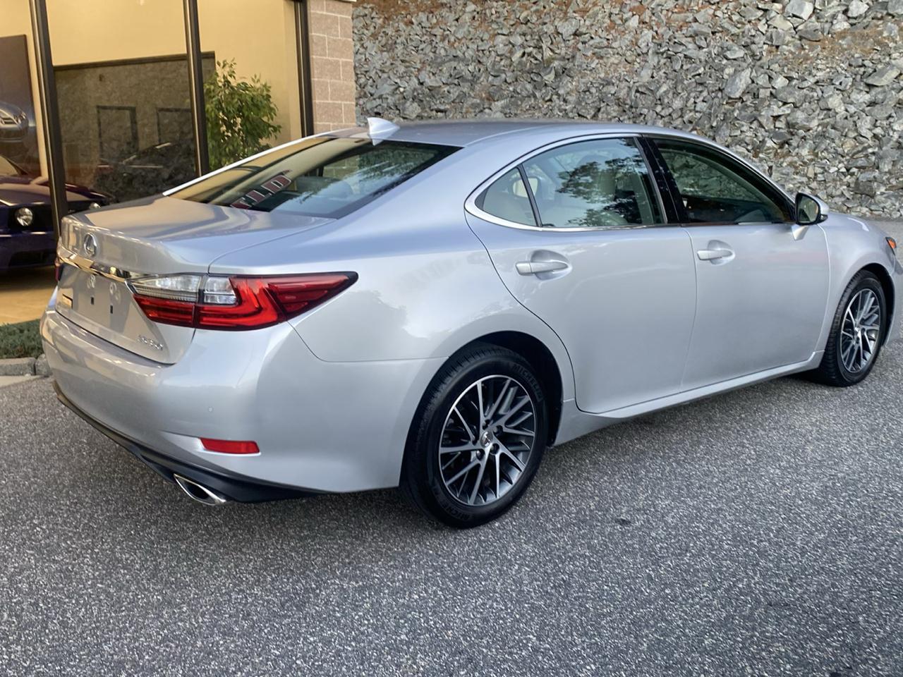 Lexus ES 350 Sedan 2017