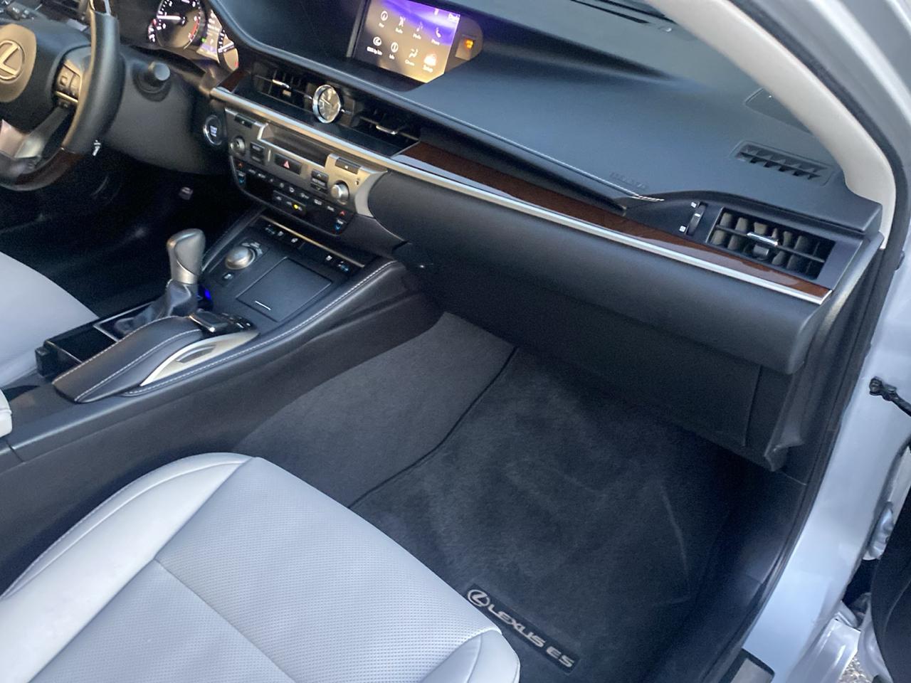 Lexus ES 350 Sedan 2017
