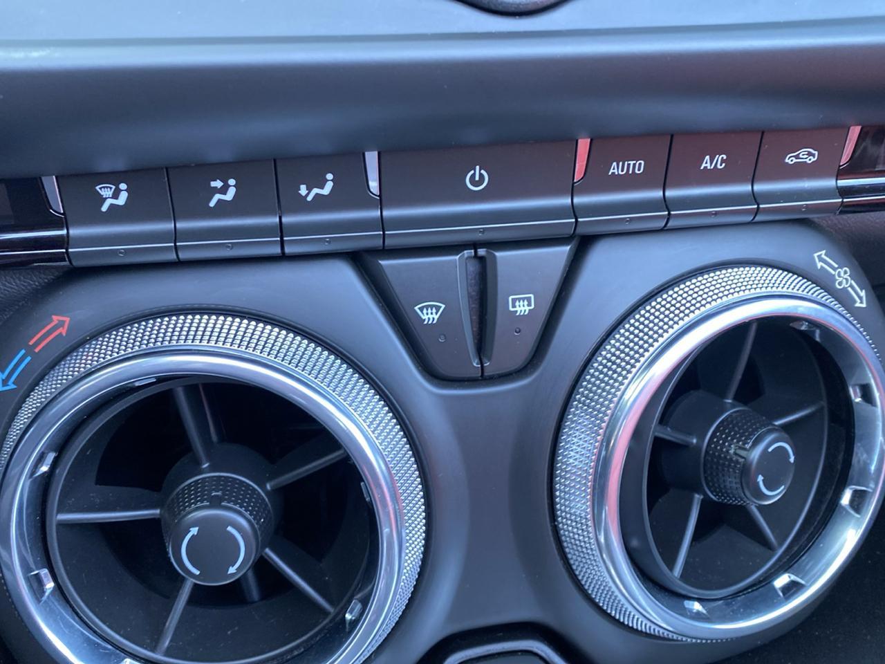 Chevrolet Camaro 1LT Convertible 8A 2019