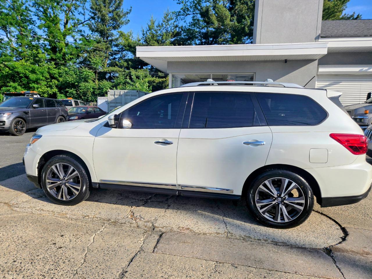 Nissan Pathfinder Platinum 4WD 2017