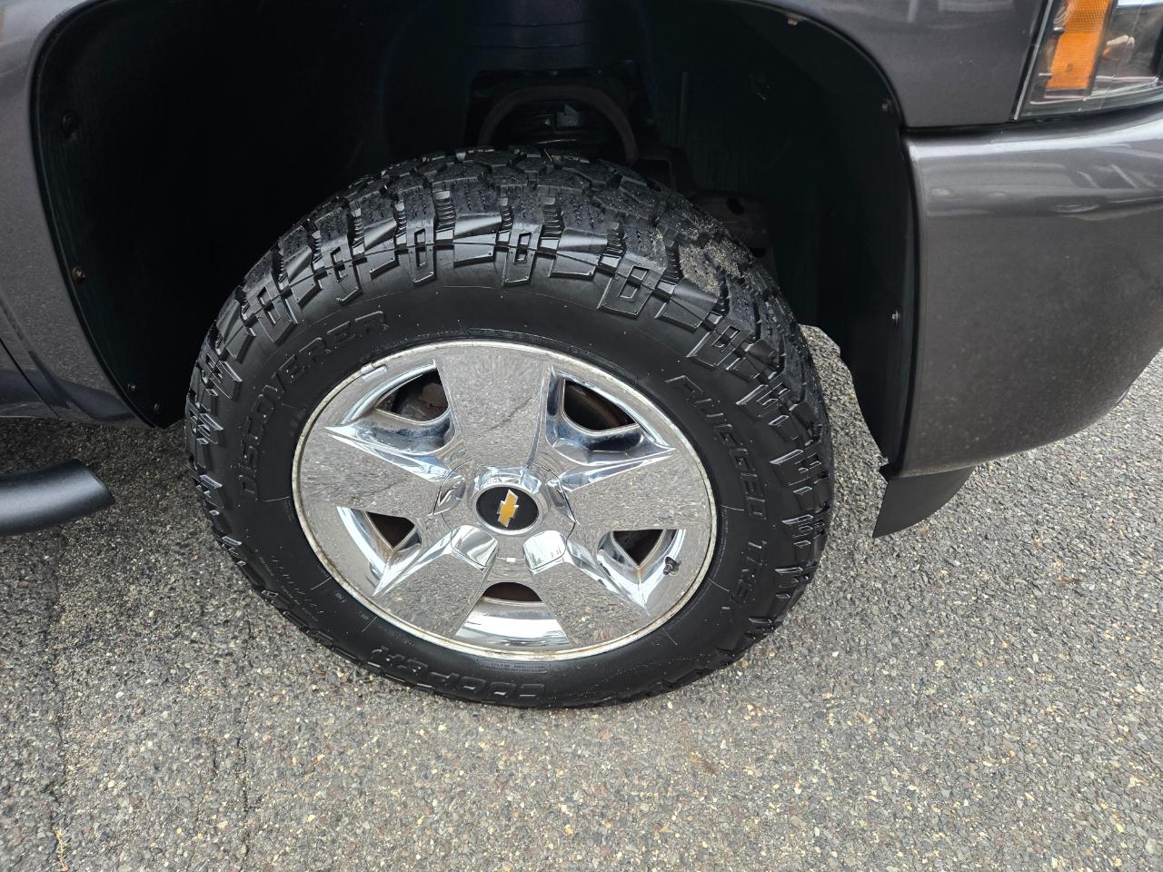 Chevrolet Silverado 1500 LTZ Crew Cab 4WD 2011