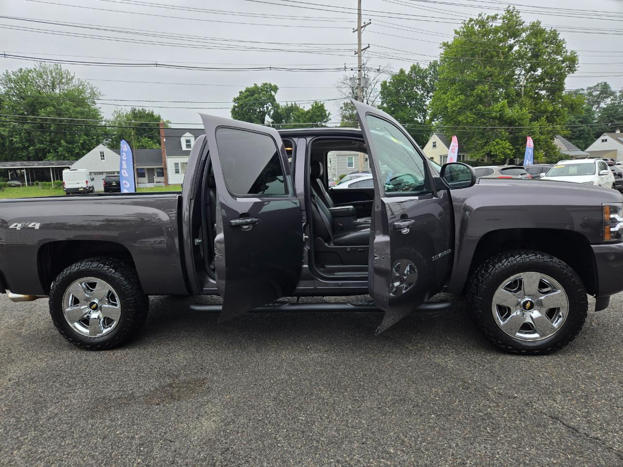 Chevrolet Silverado 1500 LTZ Crew Cab 4WD 2011
