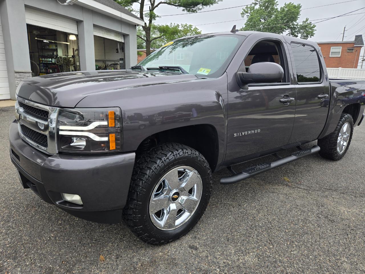 Chevrolet Silverado 1500 LTZ Crew Cab 4WD 2011
