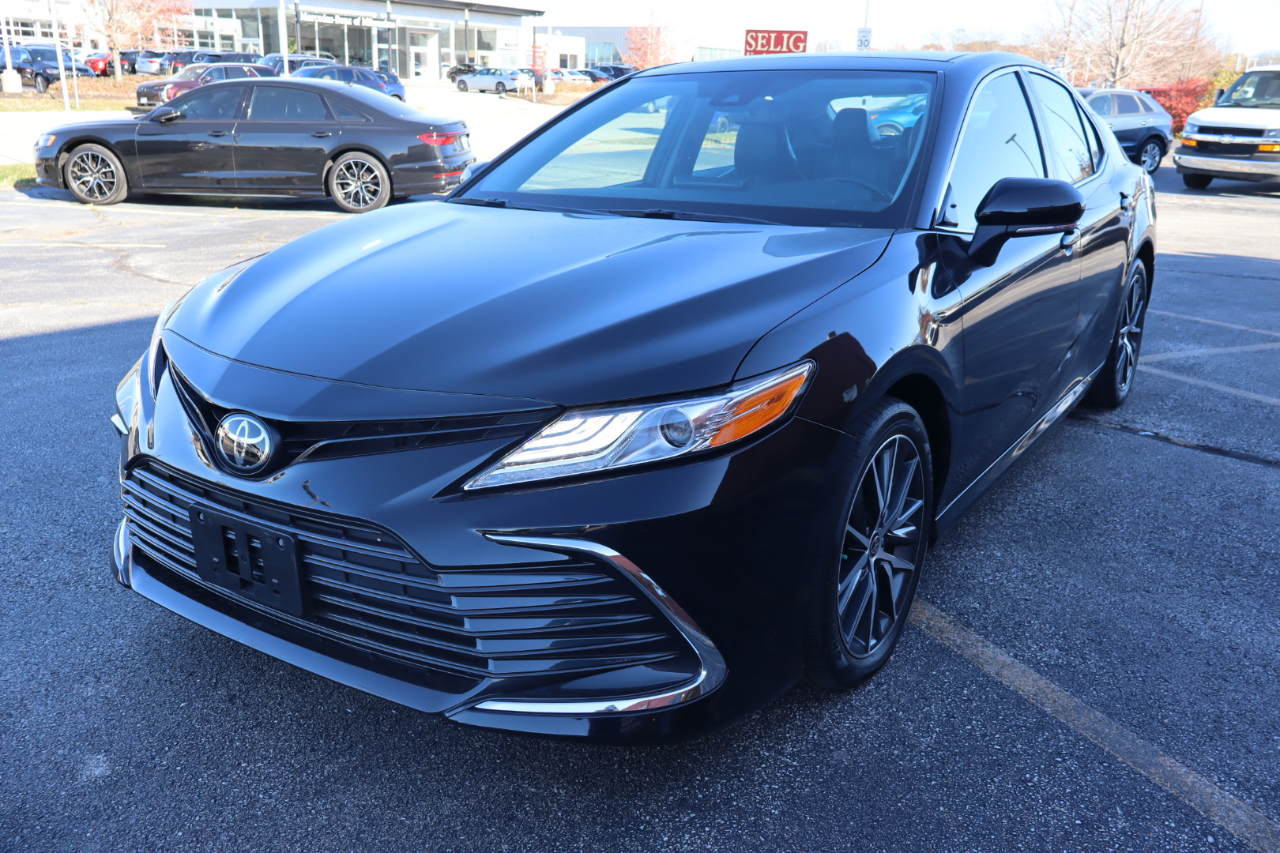 2021 Toyota Camry XLE photo 3