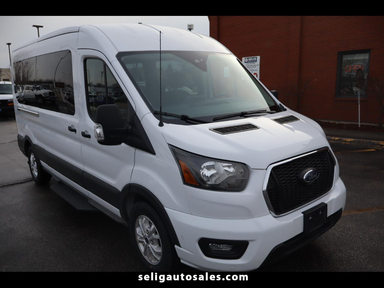 2023 Ford Transit Passenger Wagon T-350 148" Med Roof XLT Sliding RH Dr