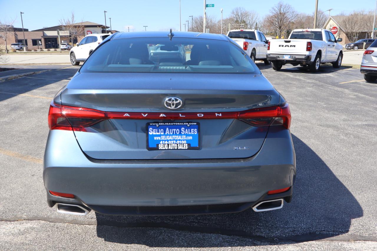 Toyota Avalon XLE 2019