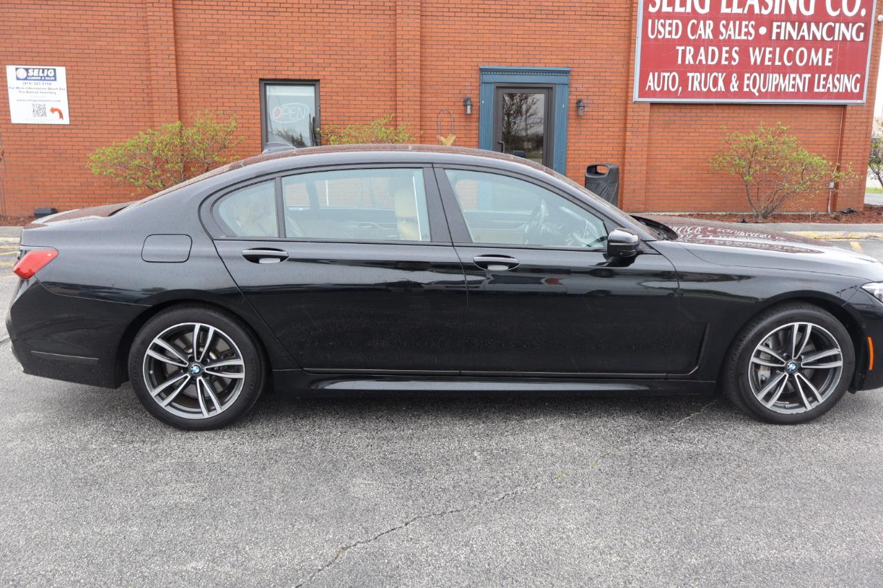 BMW 7-Series 750i xDrive 2022