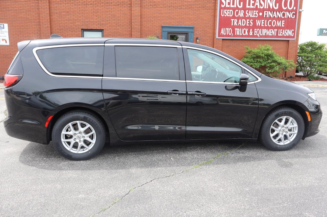 Chrysler Pacifica Touring L 2023