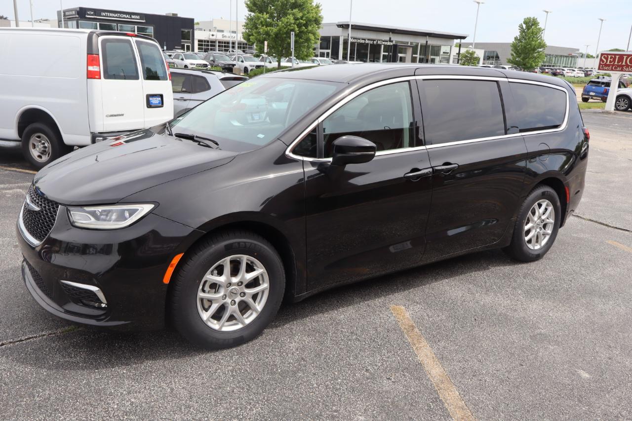 Chrysler Pacifica Touring L 2023