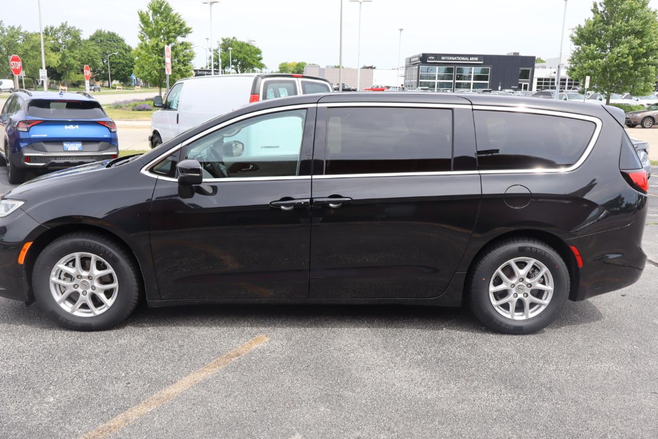 Chrysler Pacifica Touring L 2023