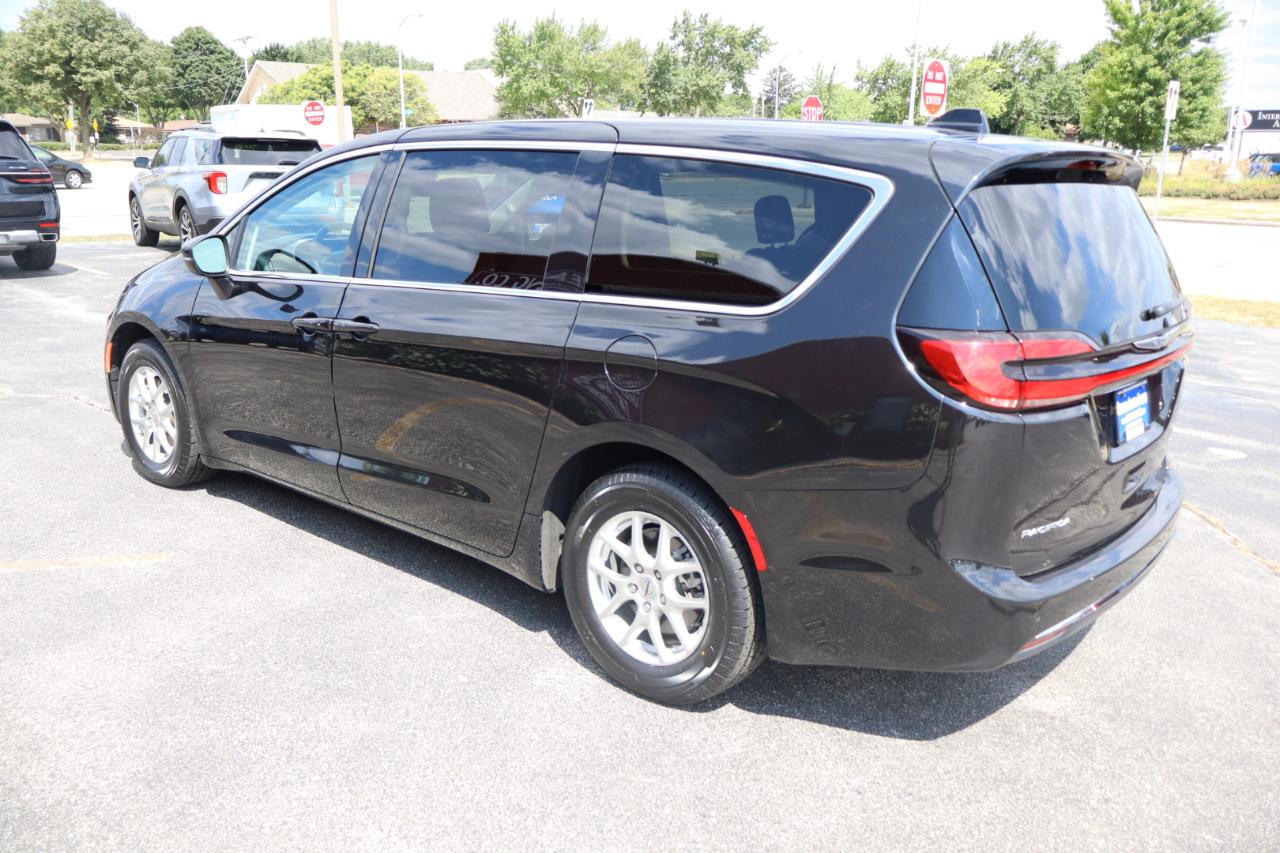 Chrysler Pacifica Touring L 2023
