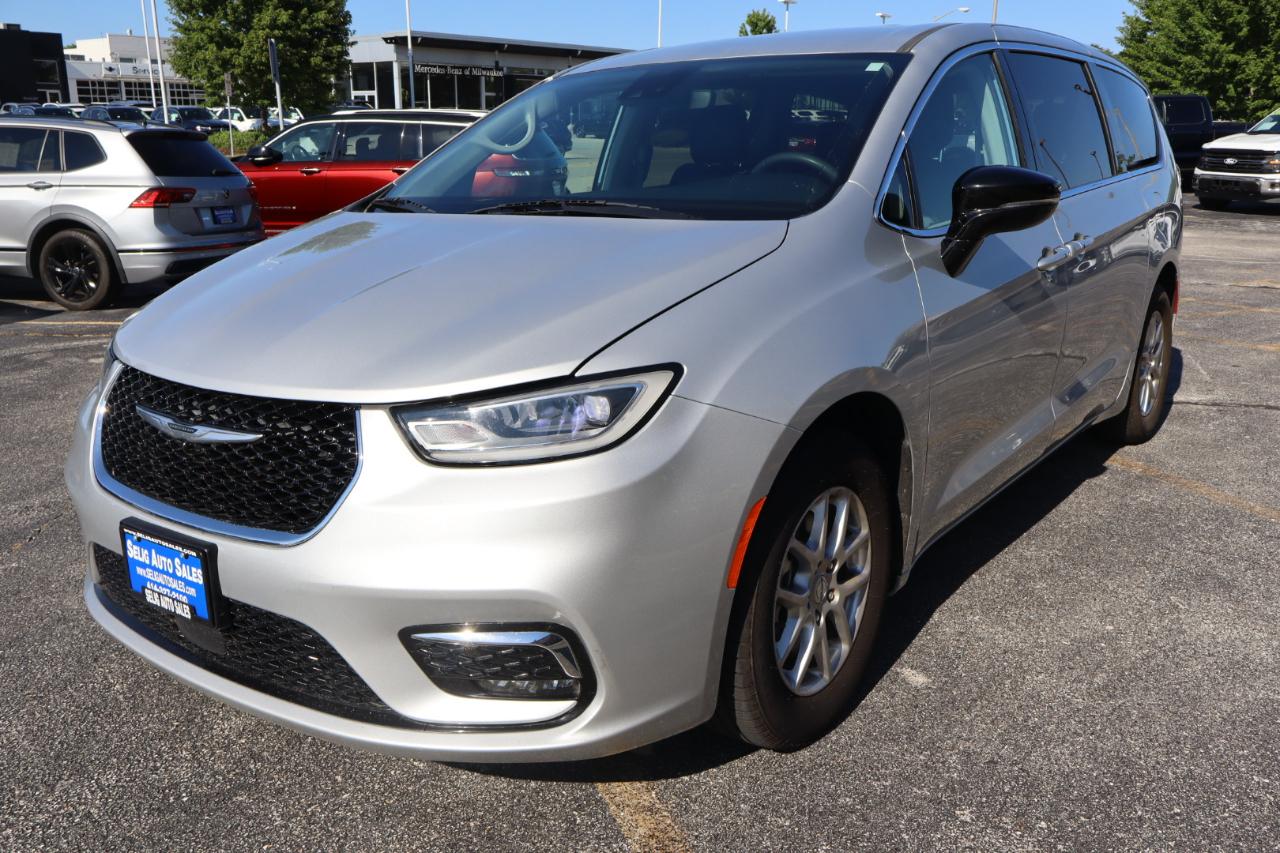 Chrysler Pacifica Touring L 2024