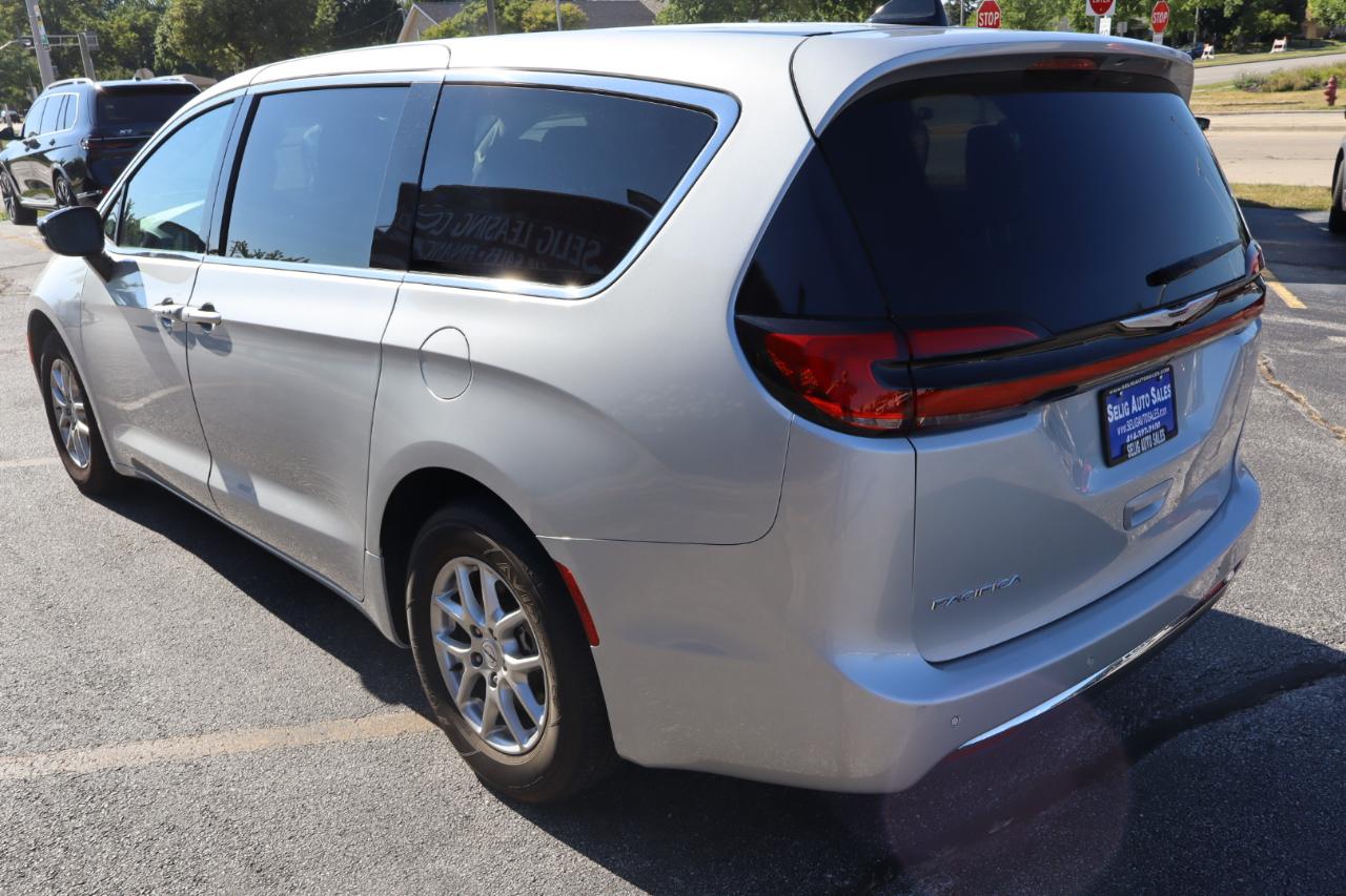 Chrysler Pacifica Touring L 2024