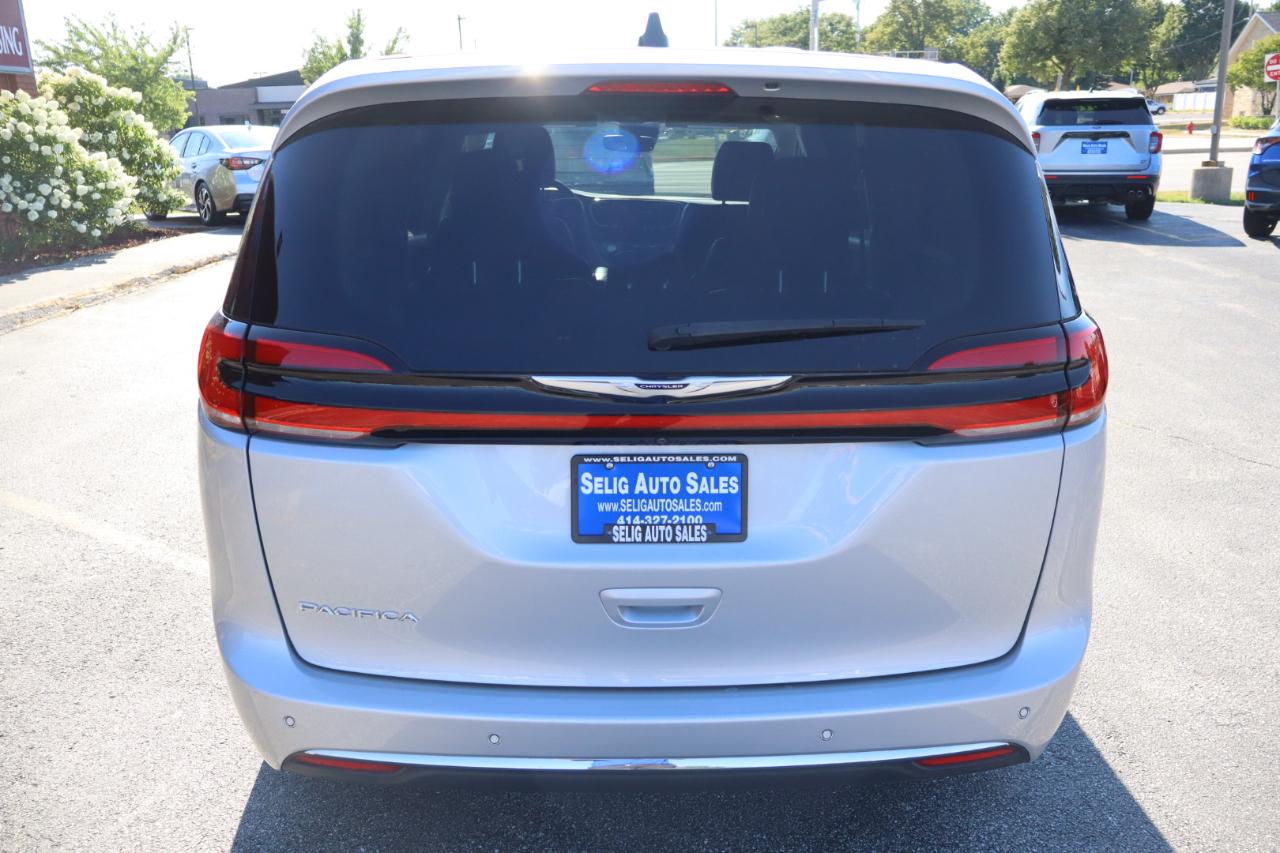 Chrysler Pacifica Touring L 2024