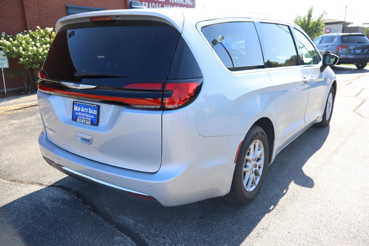 Chrysler Pacifica Touring L 2024