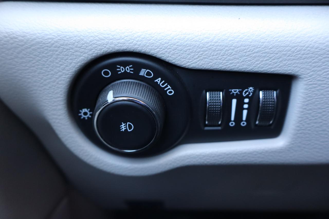 Chrysler Pacifica Touring L 2024