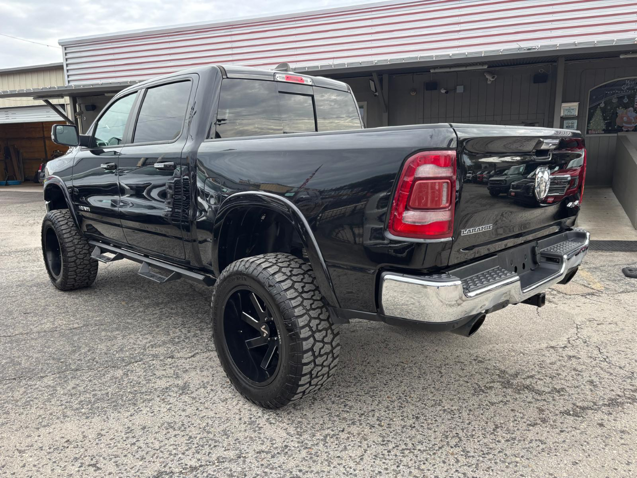 RAM 1500 Laramie Crew Cab 4WD 2021