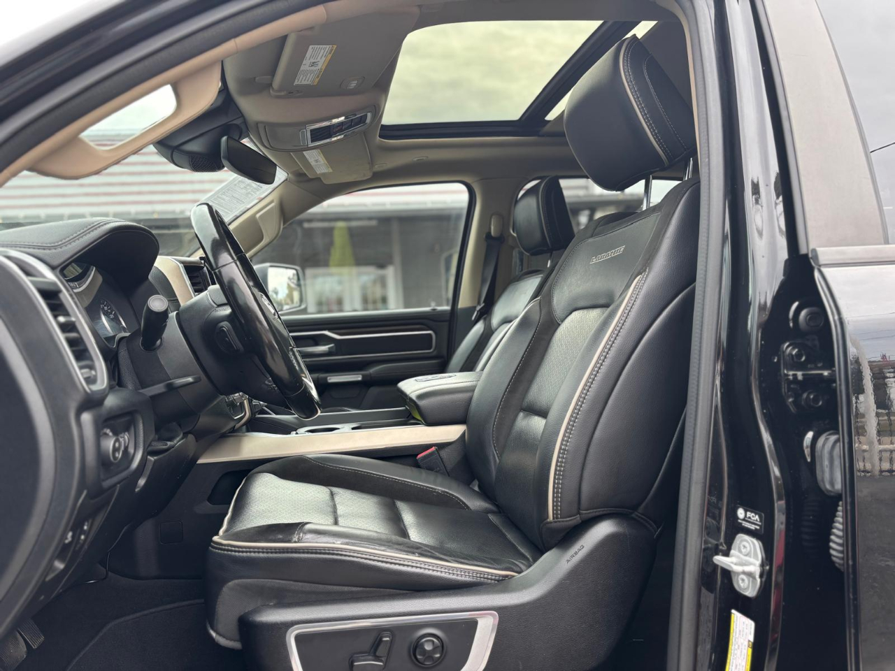 RAM 1500 Laramie Crew Cab 4WD 2021