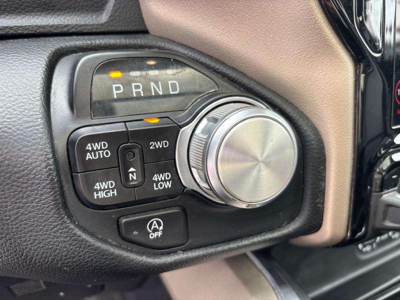 RAM 1500 Laramie Crew Cab 4WD 2021