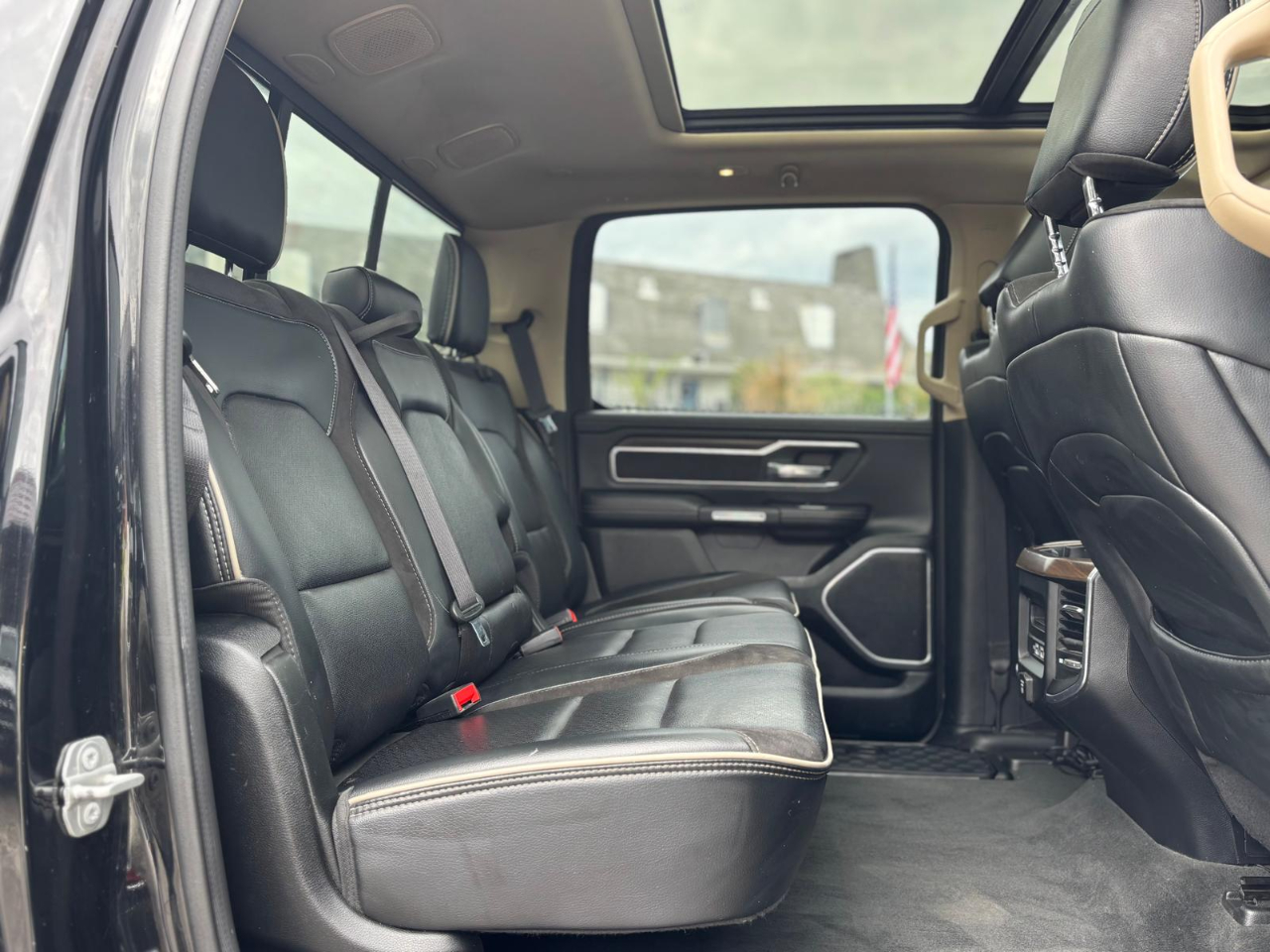 RAM 1500 Laramie Crew Cab 4WD 2021