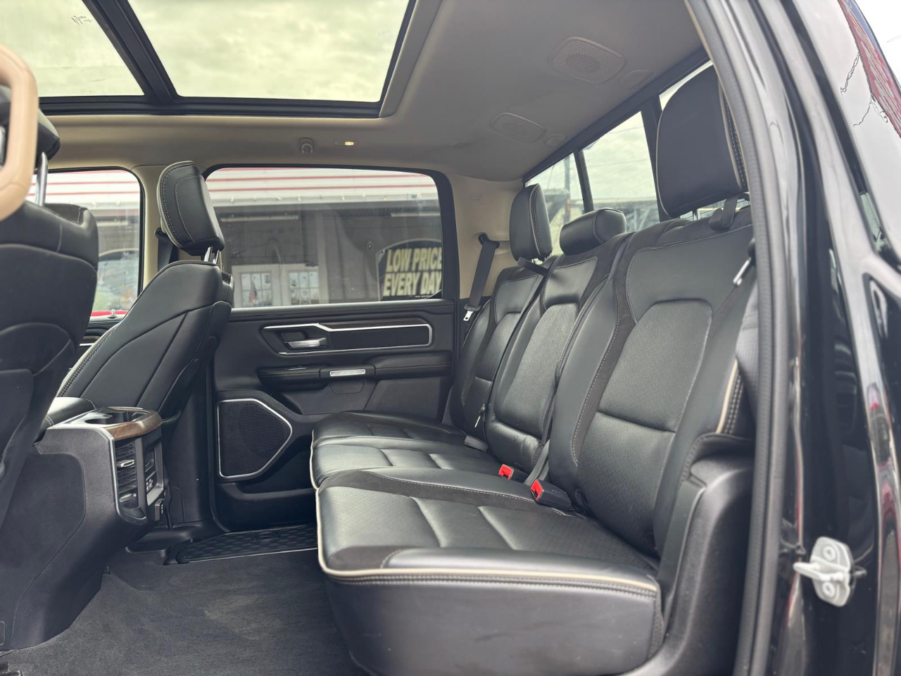 RAM 1500 Laramie Crew Cab 4WD 2021