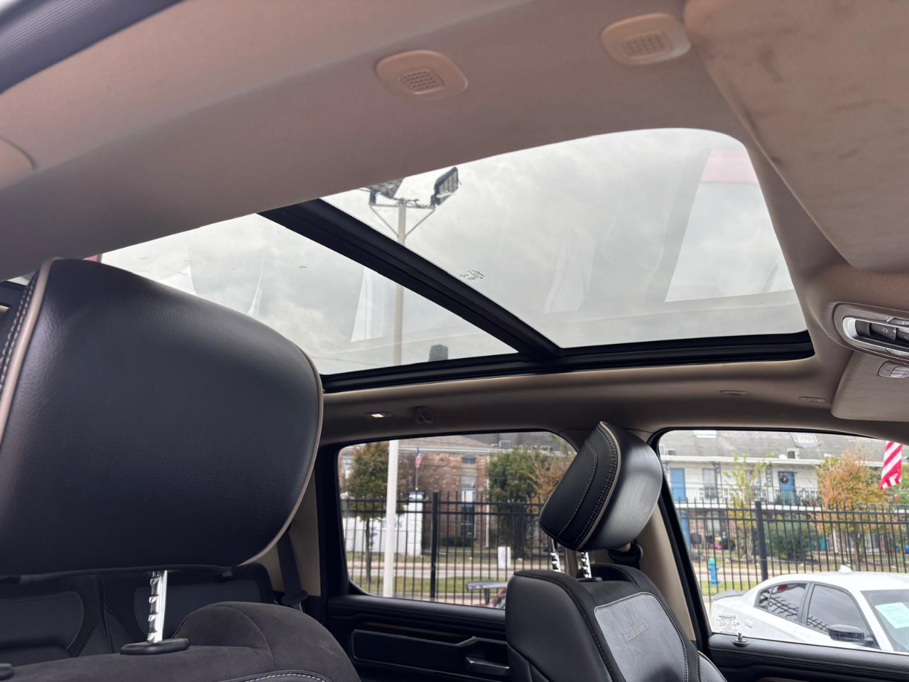 RAM 1500 Laramie Crew Cab 4WD 2021