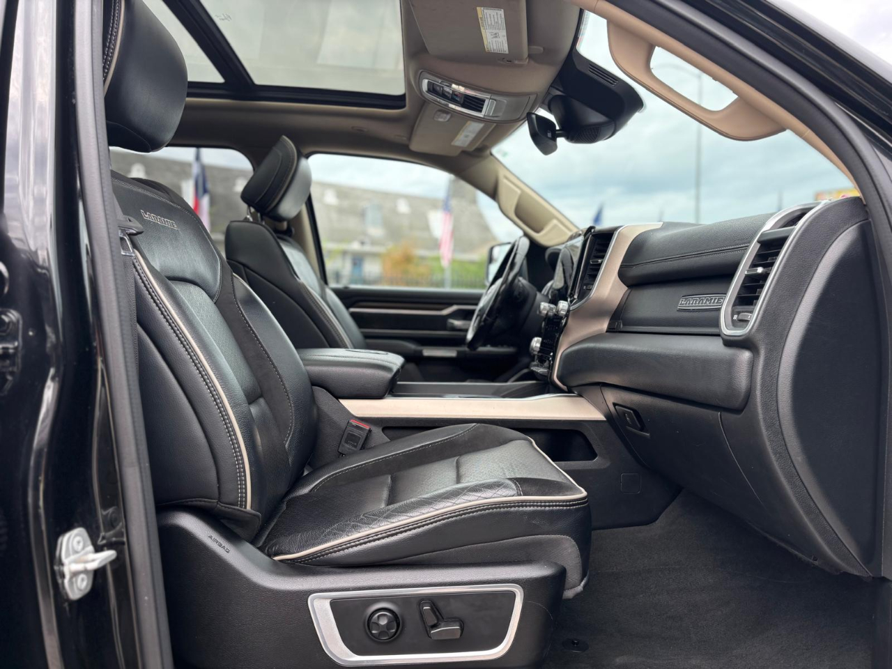 RAM 1500 Laramie Crew Cab 4WD 2021