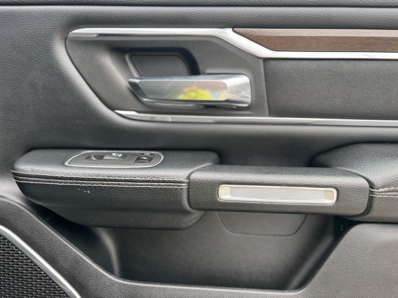 RAM 1500 Laramie Crew Cab 4WD 2021