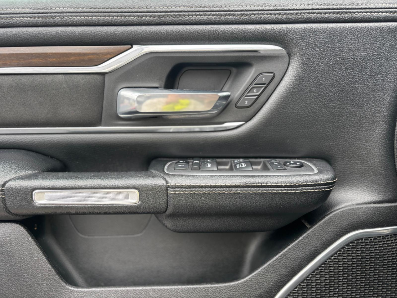 RAM 1500 Laramie Crew Cab 4WD 2021