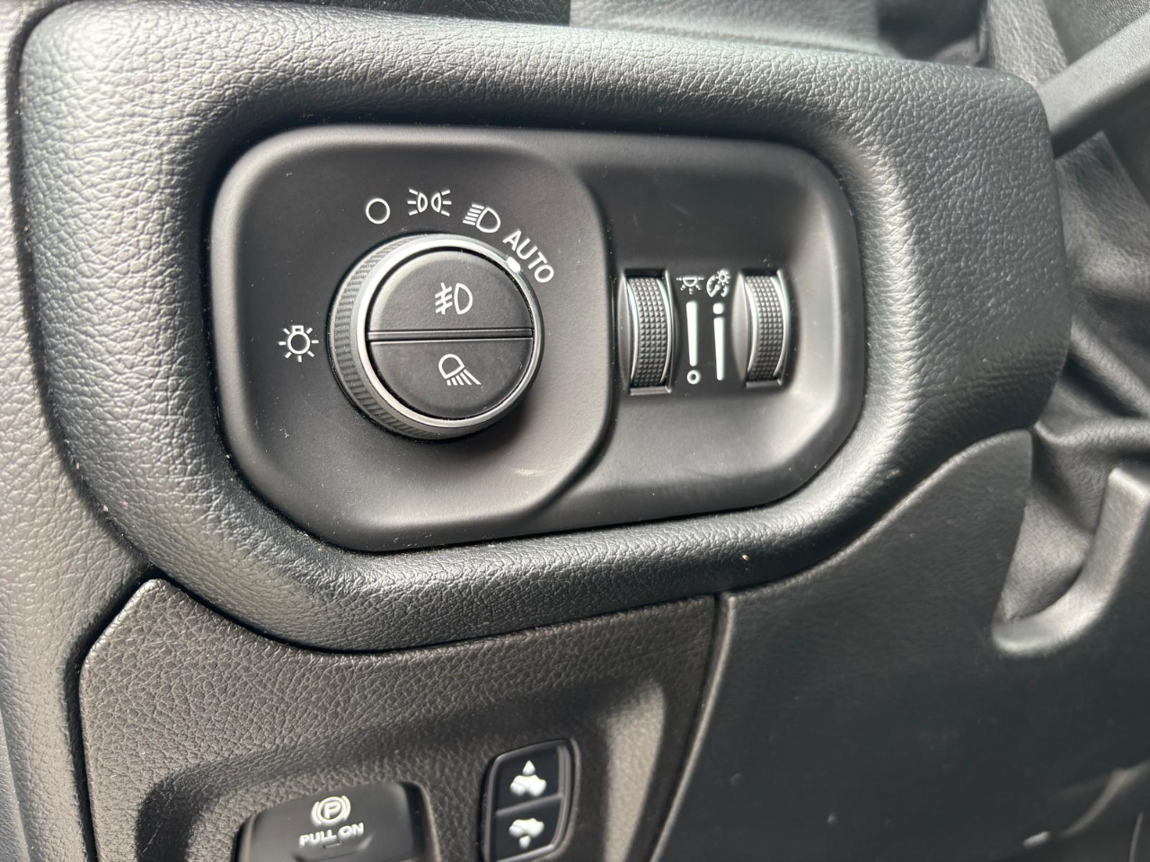 RAM 1500 Laramie Crew Cab 4WD 2021