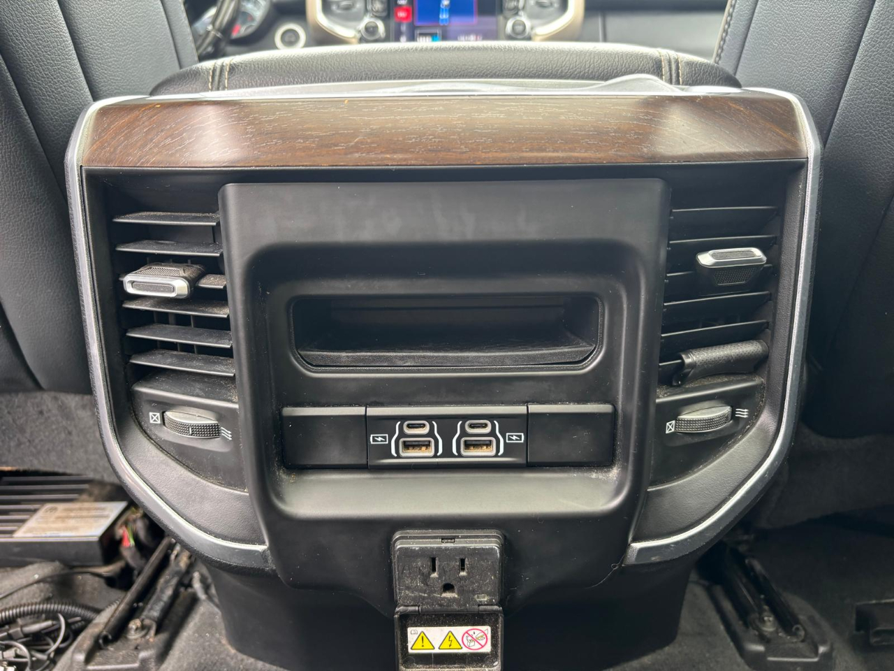 RAM 1500 Laramie Crew Cab 4WD 2021