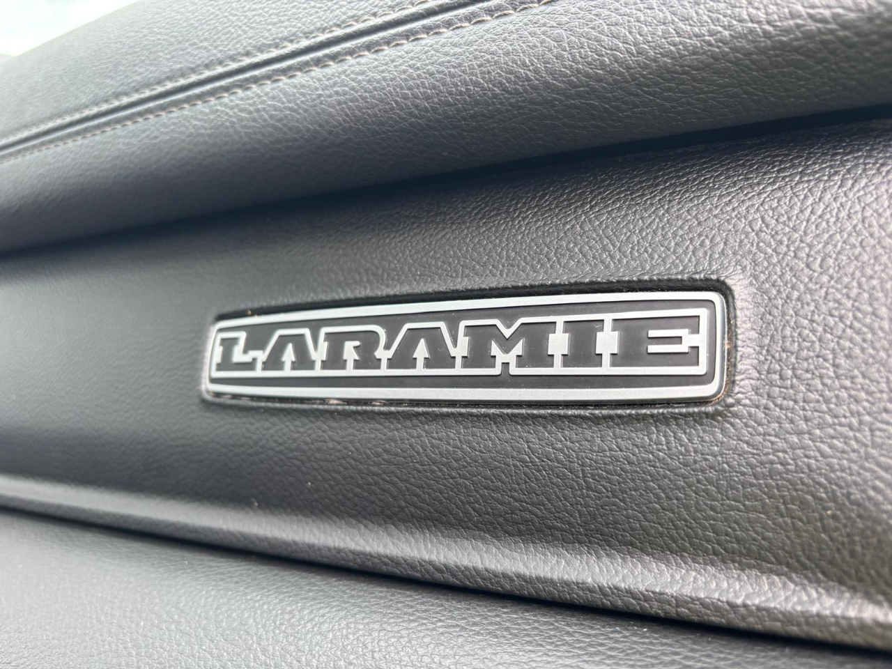 RAM 1500 Laramie Crew Cab 4WD 2021