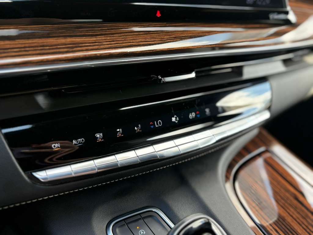 Cadillac Escalade Luxury 2WD 2021