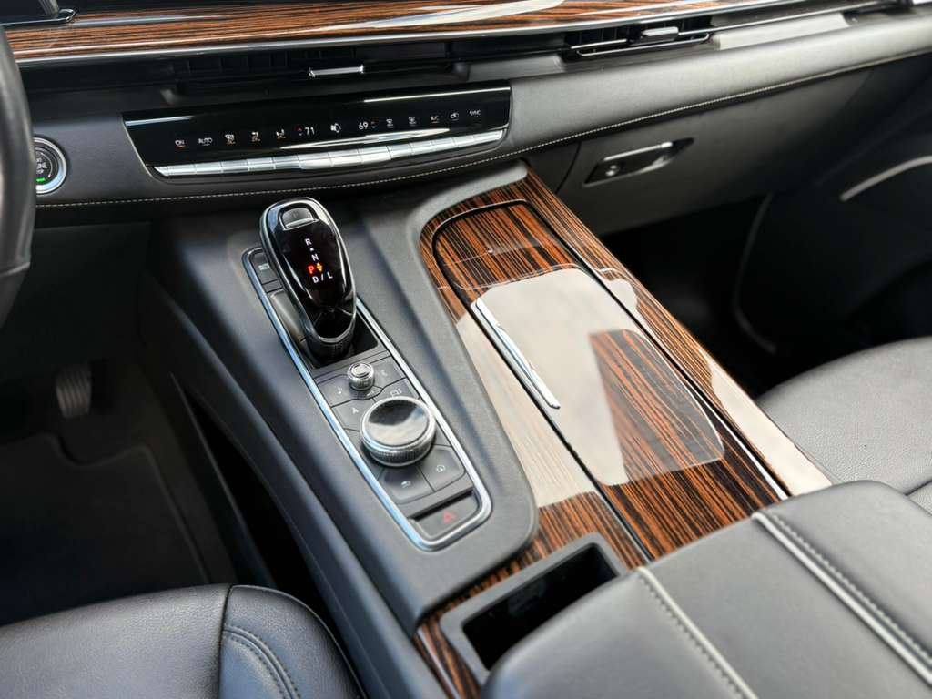 Cadillac Escalade Luxury 2WD 2021