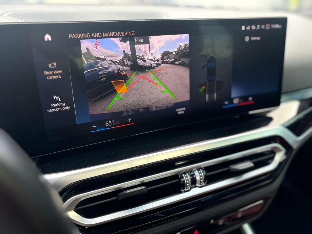 BMW 3-Series 330i 2023