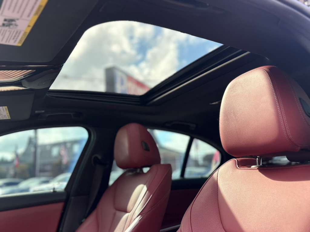 BMW 3-Series 330i 2023