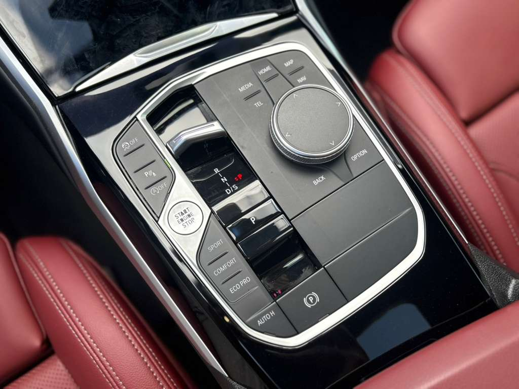 BMW 3-Series 330i 2023