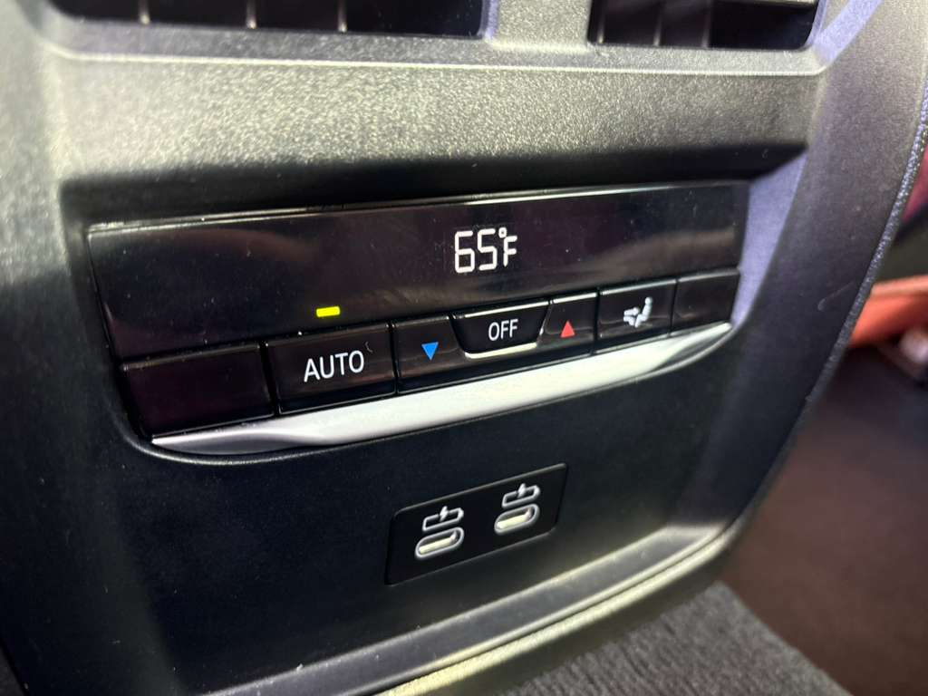 BMW 3-Series 330i 2023