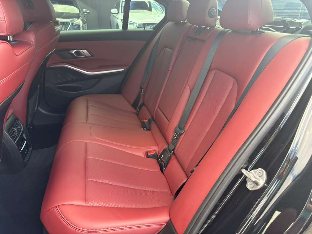 BMW 3-Series 330i 2023