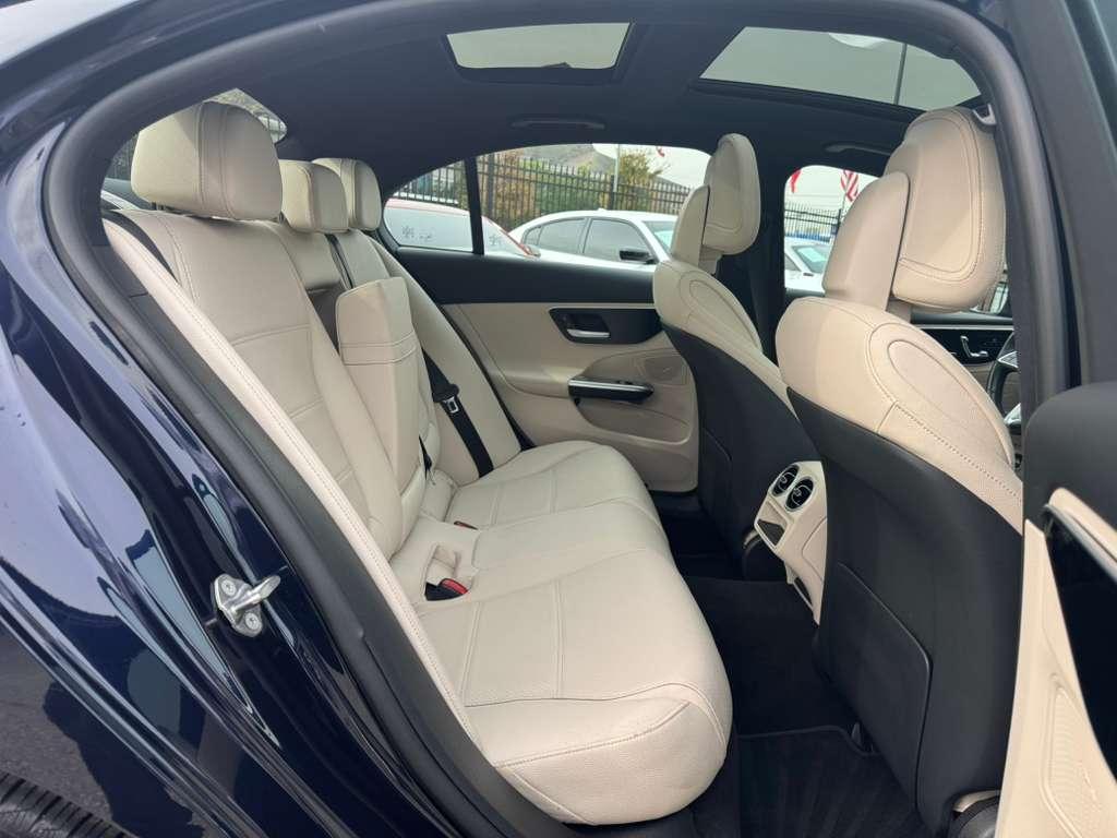 Mercedes-Benz C-Class C300 4MATIC Sedan 2023