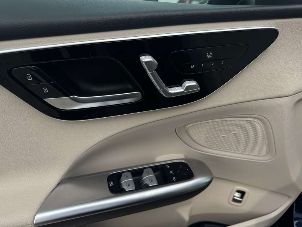 Mercedes-Benz C-Class C300 4MATIC Sedan 2023