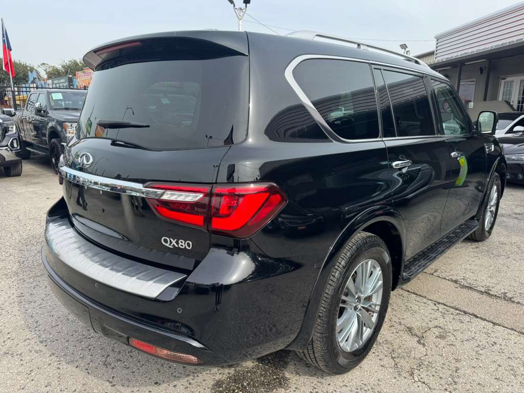 Infiniti QX80 LUXE 2023