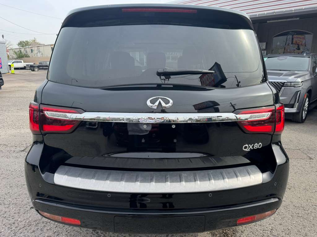Infiniti QX80 LUXE 2023